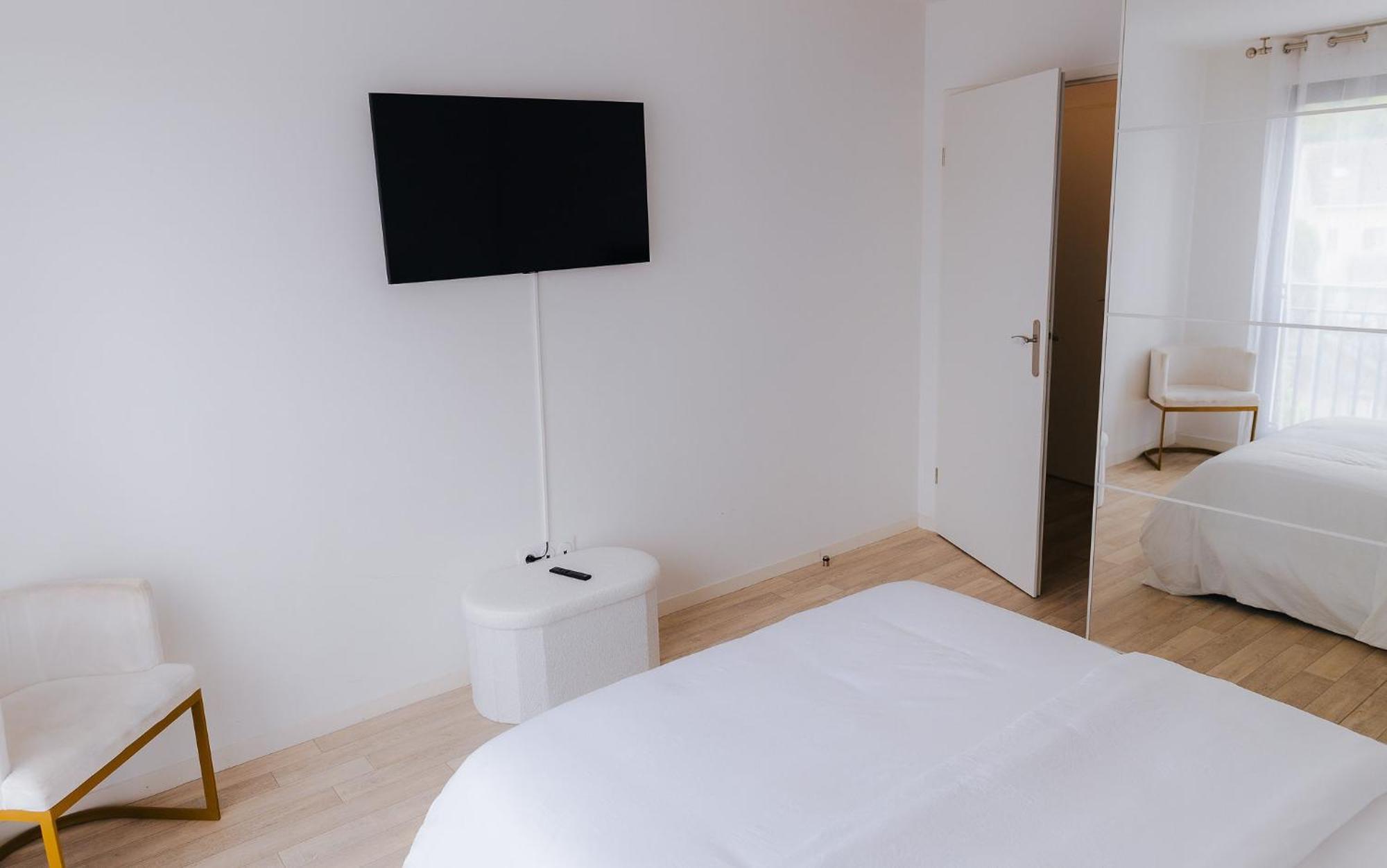 Appartement Luxueux, Neuf & Equipe A Versailles, Saint-Cyr-lʼÉcole Extérieur photo